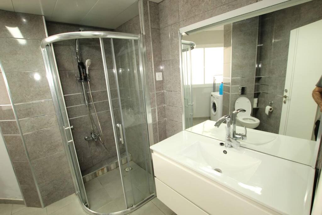 Royal Aparatment On The Sea , Blvd Nitza 34 Netanja Buitenkant foto